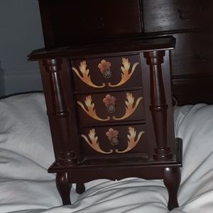 Jewelry box